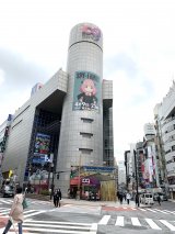 SHIBUYA109�̐��ʃV�����_�[�ɂ��iC�jORICON NewS inc. 