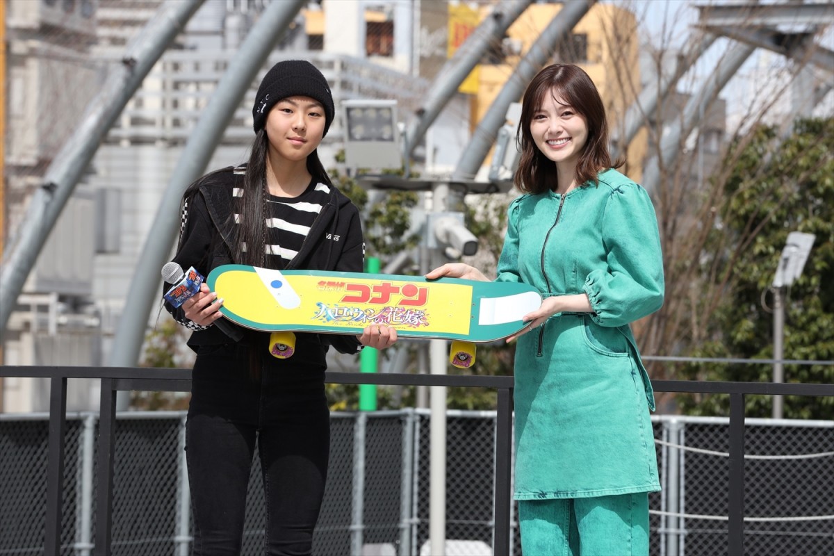 白石麻衣、スケボーメダリスト・西矢椛＆開心那のパフォーマンスに