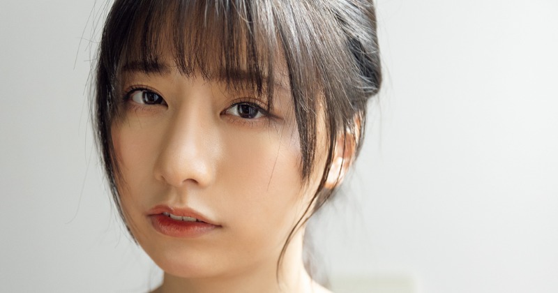 “Fカップの元国民的アイドル”鈴木優香、ランジェリー初披露 大胆に誘惑… | ORICON NEWS