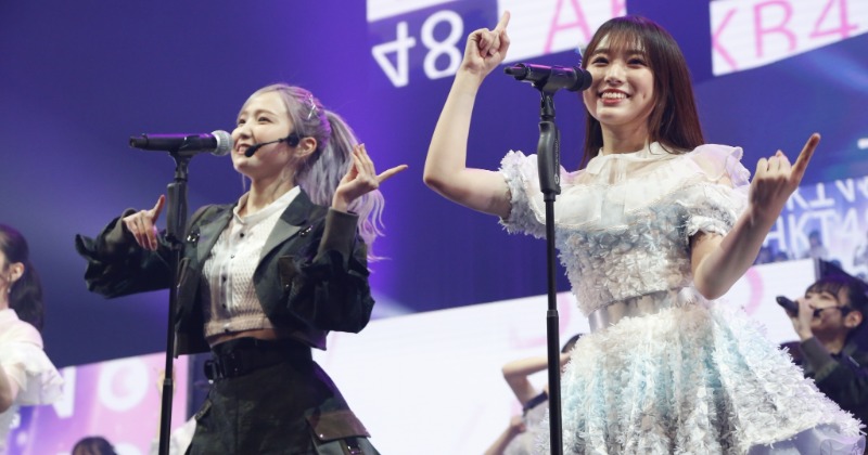 矢吹奈子＆本田仁美、IZ*ONE解散後初共演「夢がかなってうれしい」 「ヘビロテ」Wセンター | ORICON NEWS