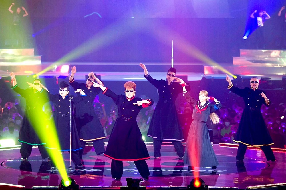 浜崎あゆみ、涙の24周年記念ライブ写真到着 ゲスト氣志團にも感謝「翔