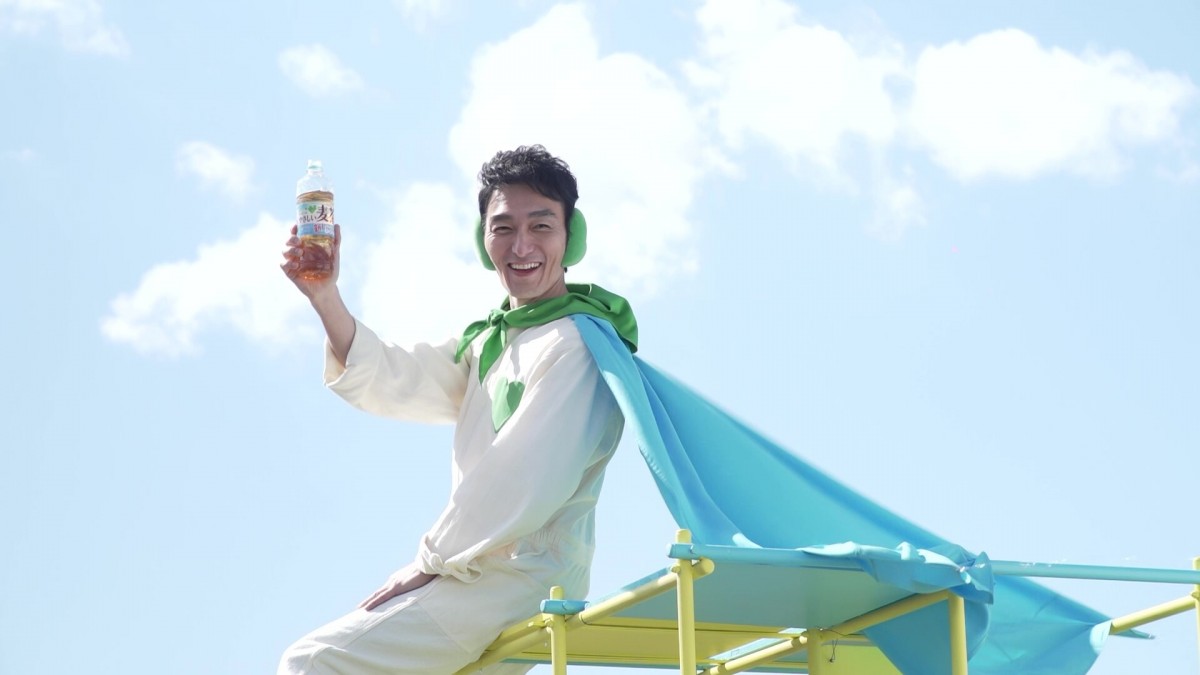 草なぎ剛、新CMで“やさしさ”届けるヒーロー役 「古着たくさん買っ