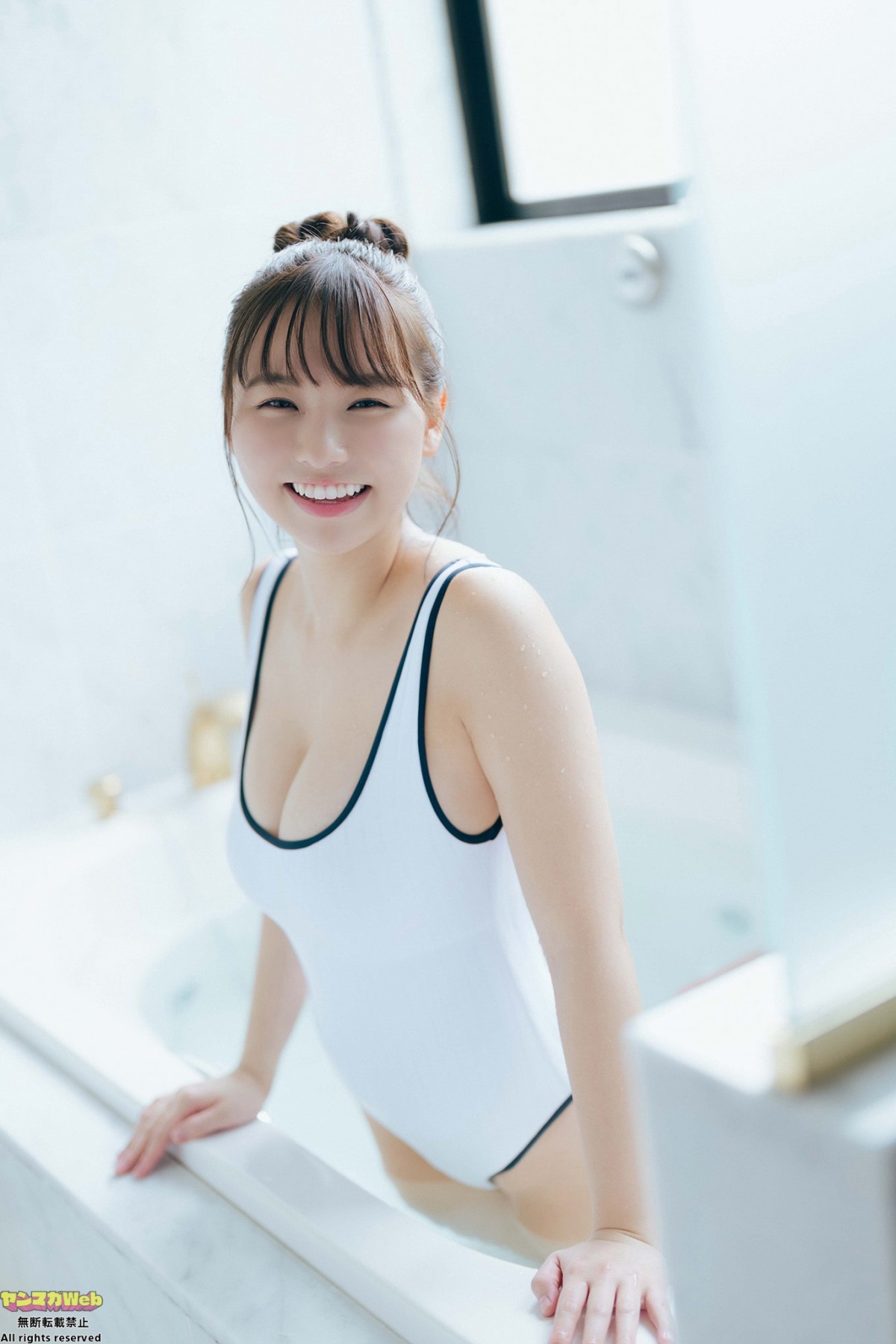 NMB48のグラビアクイーン”本郷柚巴、秘蔵グラビア公開 沖縄で見せる