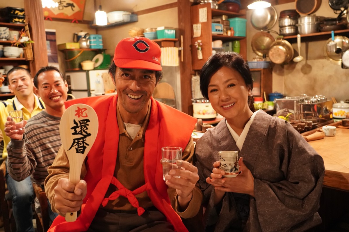 阿部寛 阿部寛、映画『とんび』赤いちゃんちゃんこ姿を披露 幸せな余生を送るヤスの劇中写真 | ORICON NEWS