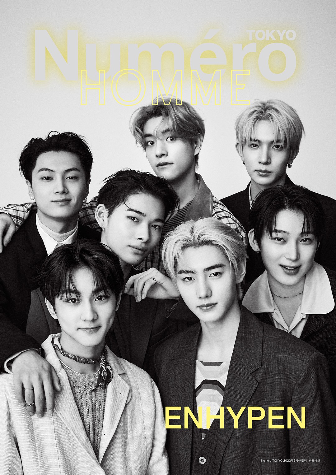 ENHYPEN、大人びたモノクロ世界にジャケット姿で集結 別冊付録ではハイ