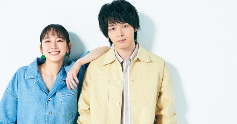 吉岡里帆 中村倫也の肩に ひじ乗せ Classy で熱い仕事論 Oricon News