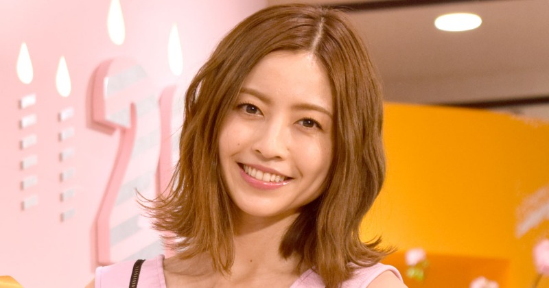 片瀬那奈、水着姿で美ボディ公開「こんな美しい40歳本当に存在するので