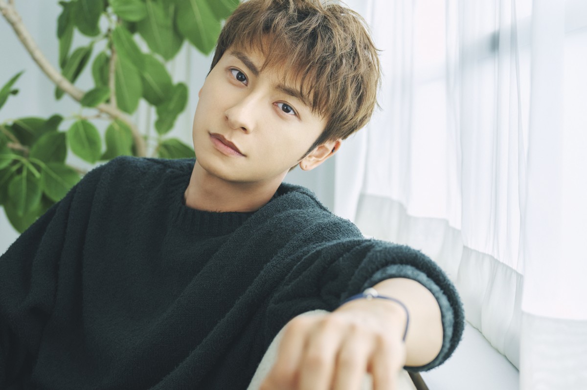 AAA・與真司郎、LAで磨き上げた“ポジティブ思考”伝える新著 8月下旬刊行へ トークショーでサプライズ発表 | ORICON NEWS