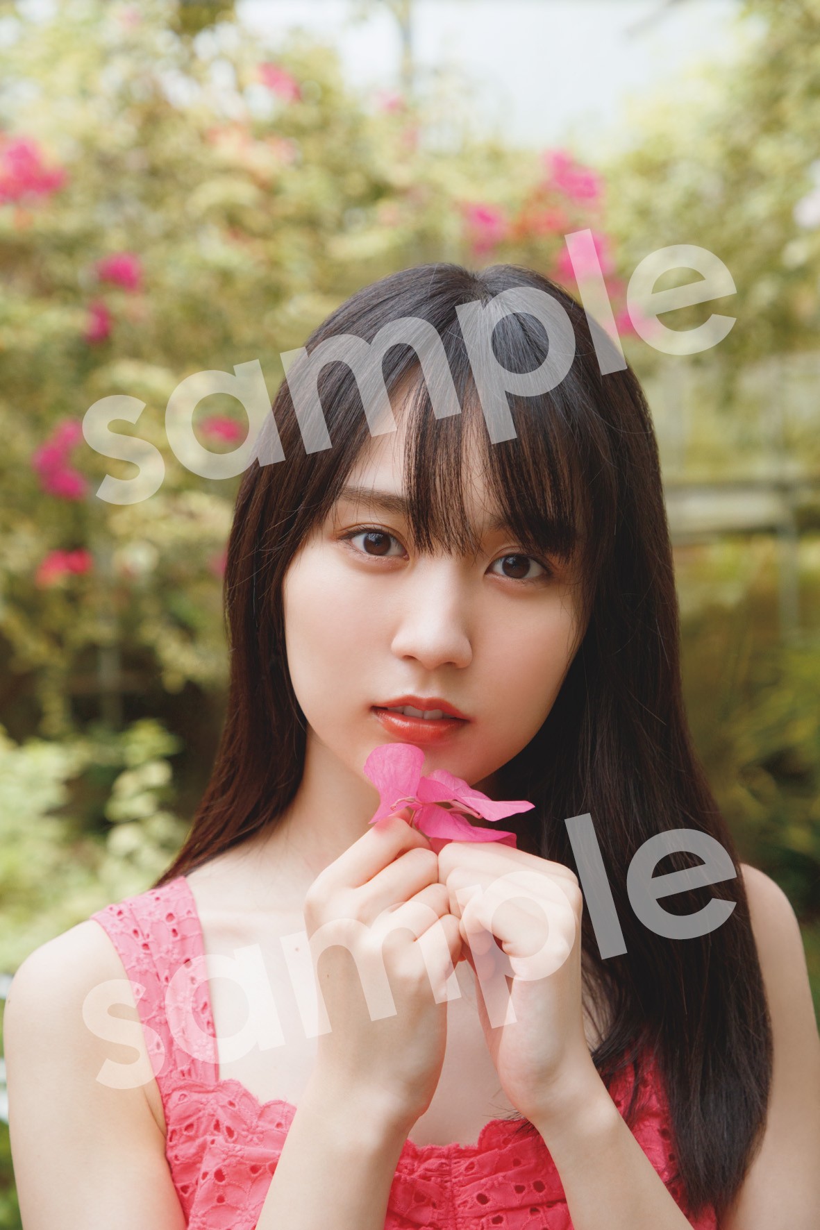 ジュニアアイドル　水玉 コラ 画像・写真 | 乃木坂46賀喜遥香、紺の水着でキュートな笑顔 写真集の封入特典1種が先行公開 33枚目 | ORICON NEWS