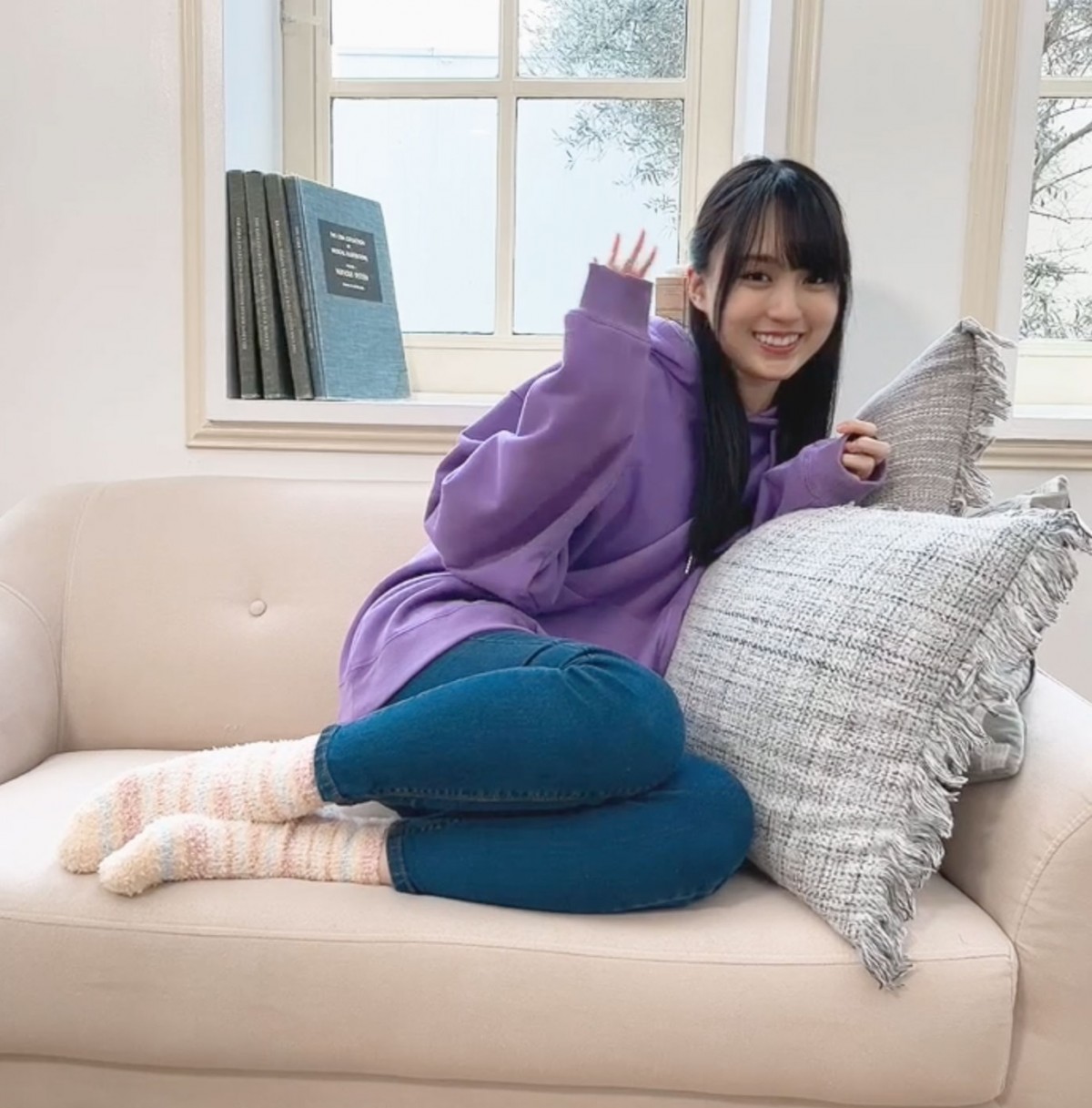 画像・写真 | 乃木坂46賀喜遥香、紺の水着でキュートな笑顔 写真集の