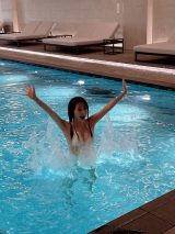 「中川翔子写真集ミラクルミライオフショットまつり!水着で泳いでテンション上がってしまったザバー」(写真はツイッターより、事務所許諾済み) 