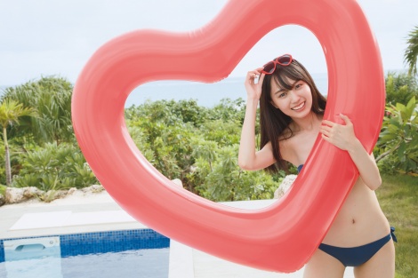 画像・写真 | 乃木坂46賀喜遥香、紺の水着で大人な表情 写真集の封入