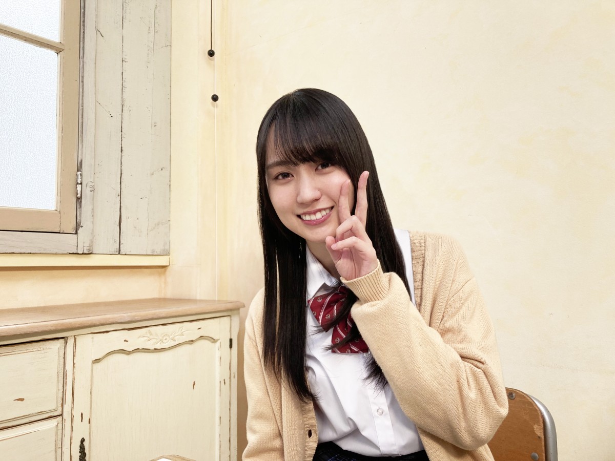 画像・写真 | 乃木坂46賀喜遥香、制服姿で髪を乱しながら全力疾走