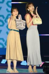 『Rakuten GirlsAward 2022 SPRING/SUMMER』に登場した櫻坂46(左から)守屋麗奈、田村保乃 (C)ORICON NewS inc. 