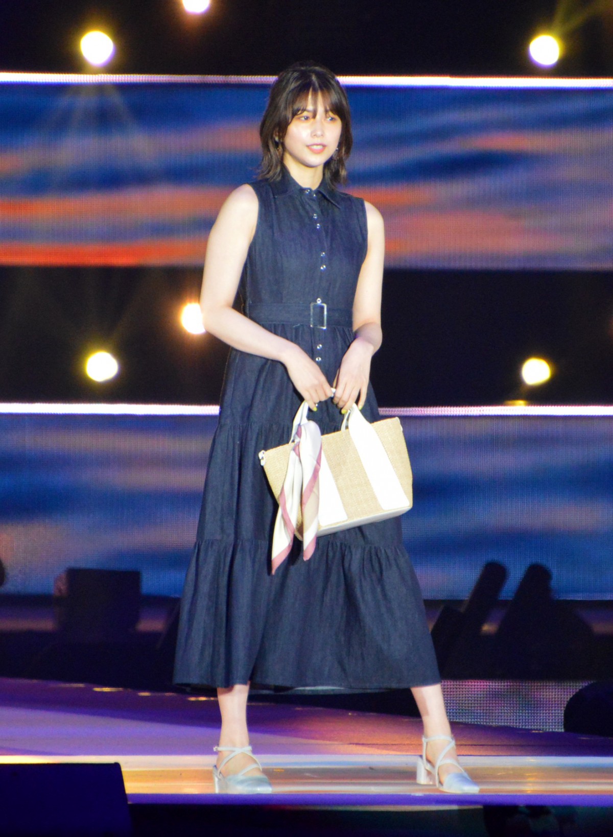 GirlsAward】櫻坂46渡邉理佐、シックな“大人ワンピ”で圧巻オーラ