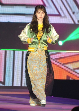 『Rakuten GirlsAward 2022 SPRING／SUMMER』に登場した日向坂46・加藤史帆 （C）ORICON NewS inc. 