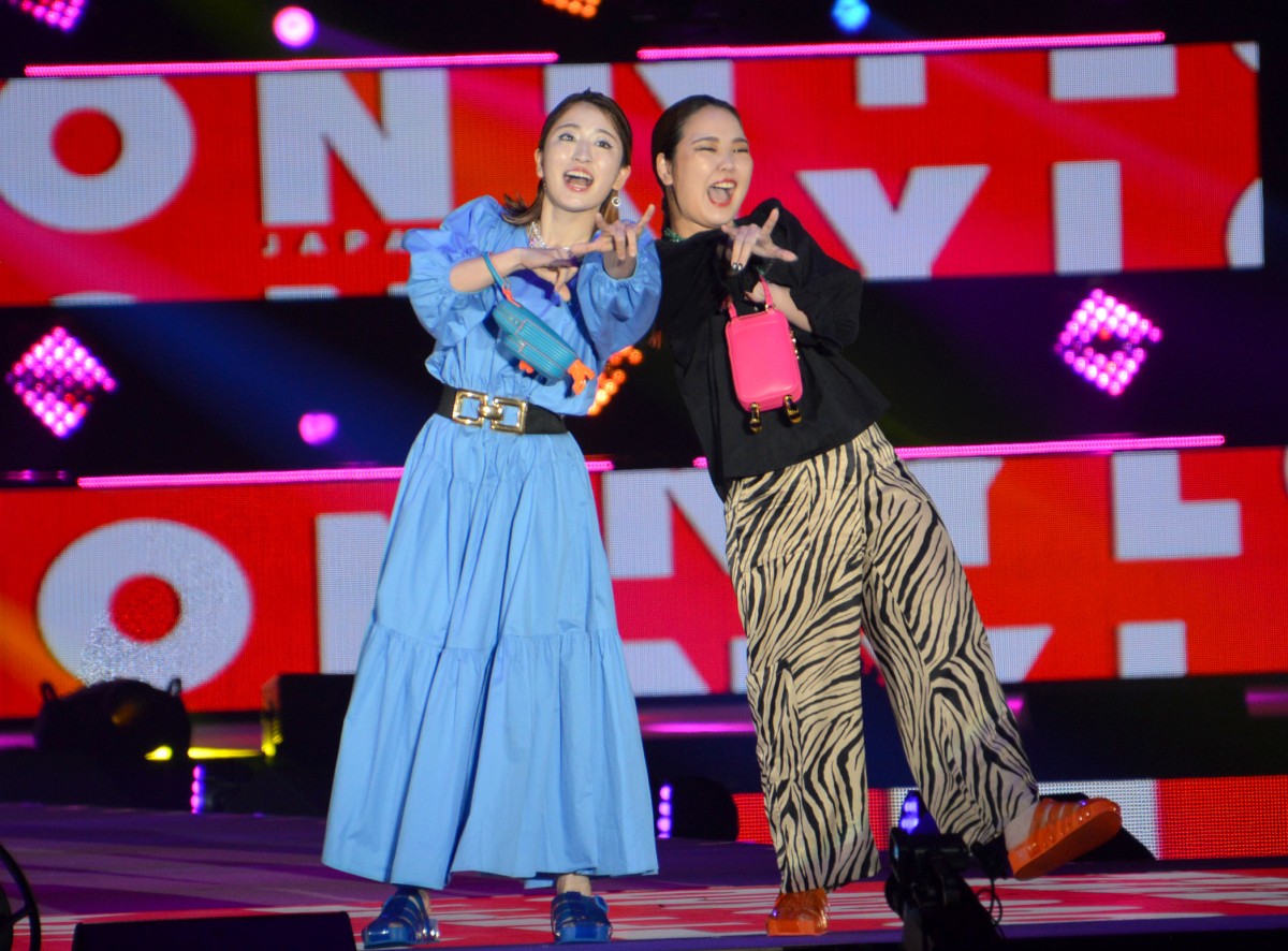 GirlsAward】平成フラミンゴ、上品にドレスアップ ランウェイで“決め