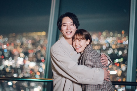 『私たち結婚しました 2』に出演した（左から）浅香航大、トリンドル玲奈（C）AbemaTV, Inc. 