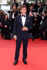 「第75回カンヌ国際映画祭」ジョルジオ アルマーニの王道タキシードスーツでレッドカーペットに登場したトム・クルーズ(C)Getty Images 