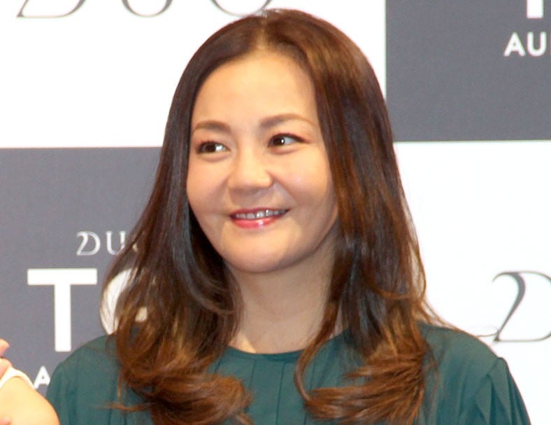 47歳・華原朋美、絶対領域あらわな“超ミニ”姿「またお痩せに」「スゴイ