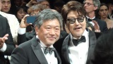 是枝裕和監督(左)の『ベイビー・ブローカー』で「第75回カンヌ国際映画祭」韓国人俳優として初の最優秀男優賞を受賞したソン・ガンホ(右) 