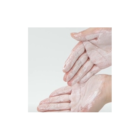 【オイル】オイルが白くなるまで手のひらでこすり合わせる。根元から毛先まで全体に塗布。2〜3分放置して洗い流す。 