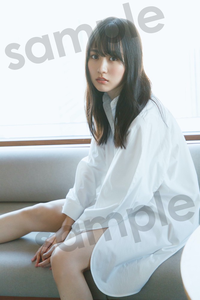 画像・写真 | 乃木坂46賀喜遥香、ベッドでほほ笑むランジェリーカット