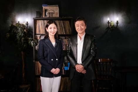 6月21日放送『クローズアップ現代』で桑子真帆アナウンサーと対談する桑田佳祐（C）NHK 