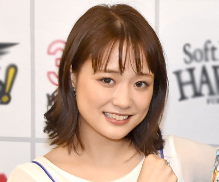 大原櫻子、ナレーターの父と貴重な2ショット「お父さんと眉毛一緒！」「めっちゃいいお写真」 | ORICON NEWS