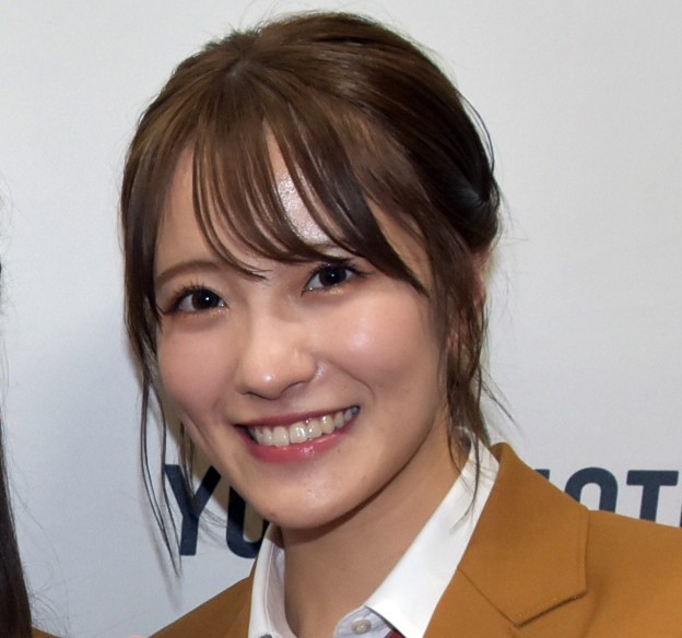 NMB48小嶋花梨、黒ショーパンで美脚あらわ「今年は足を出していこう」 アラレちゃん眼鏡も反響「良く似合うね」 | ORICON NEWS