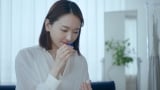 新垣結衣出演『雪肌精』「#きき化粧水」特別WEB動画より 