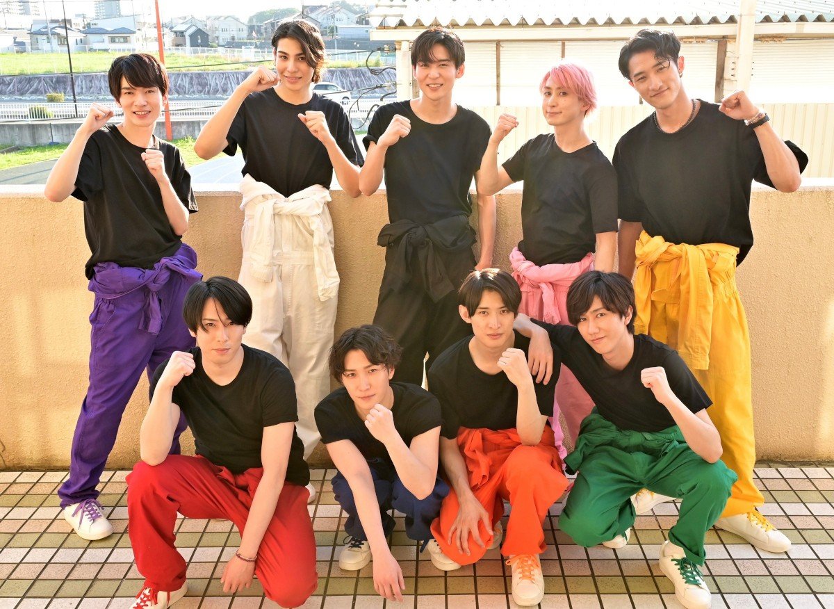 Snow Man、中学生とフラッシュモブでサプライズ作戦 大迫力の“おそ松