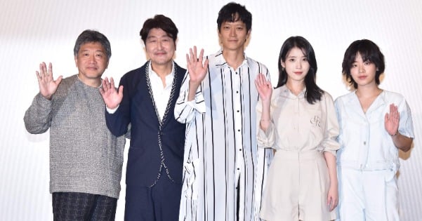 ソン・ガンホ、カン・ドンウォン、イ・ジウン（IU）、イ・ジュヨン登壇『ベイビー・ブローカー』来日記念舞台あいさつ【完全版】 | ORICON NEWS