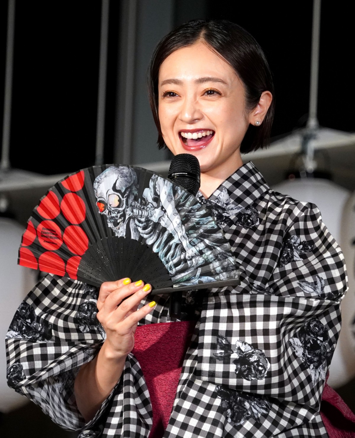 88万円 安達祐実着用作家お着物　袷 画像・写真 | 安達祐実、七夕に浴衣姿で魅了 6歳の愛息が好きな“がしゃ