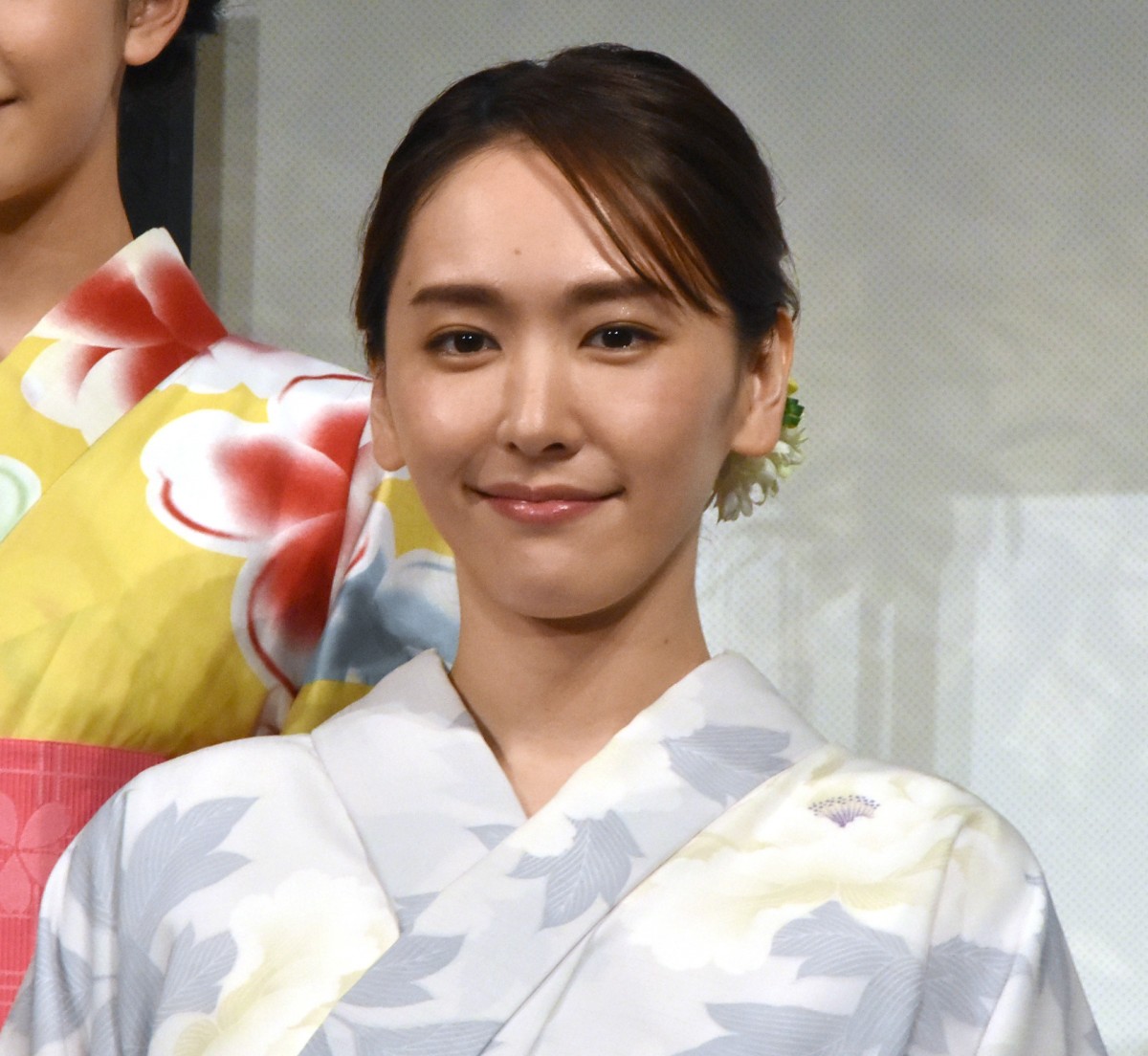 新垣結衣、涼やか浴衣姿でおばけポーズ 小学生時の夢は漫画家も「諦め