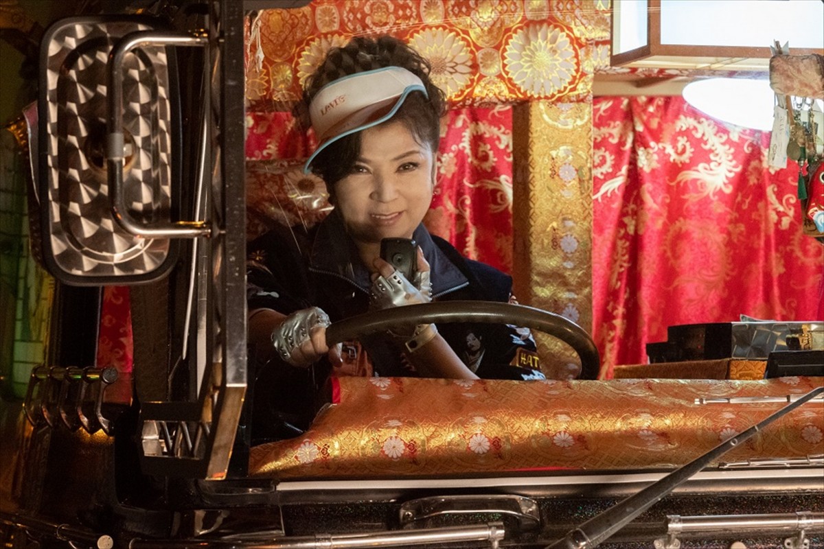 女烈 画像・写真 | 八代亜紀、45年ぶりのデコトラ“女トラッカー”役 映画『スーパー戦闘 純烈ジャー』出演 6枚目 | ORICON NEWS