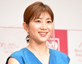 潮田玲子、雨に濡れながらのゴルフショットに反響「上手ですね」「ゴルフをやっていても絶対一流」 | ORICON NEWS