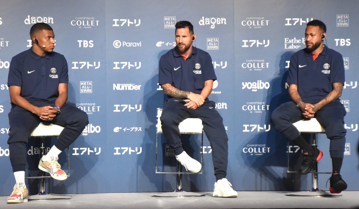 ◼️セットアップ◼️JORDAN◼️フランス◼️エムバペ◼️メッシ◼️ネイマール メッシ＆ネイマール＆エムバペ、PSGジャパンツアー来日会見で笑顔
