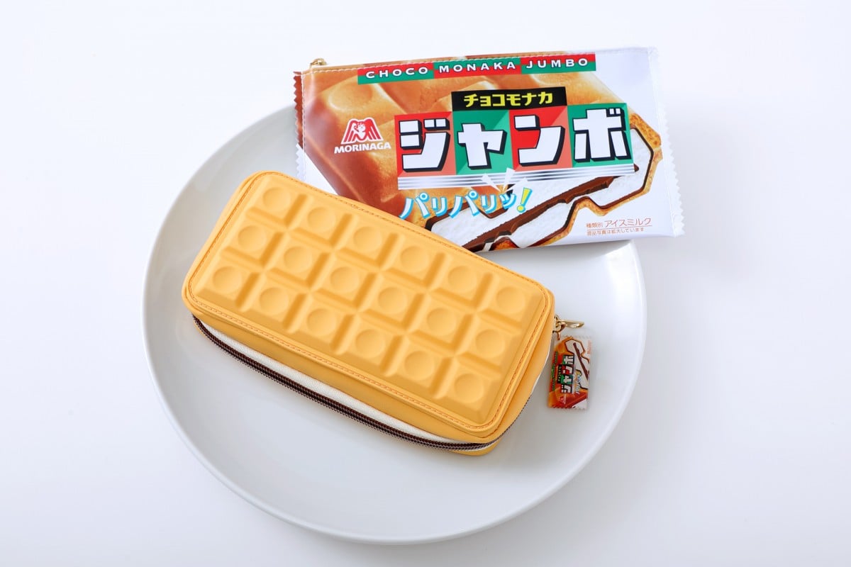 ロングセラーアイス「チョコモナカジャンボ」本物そっくりポーチが発売 凹凸まで再現 | ORICON NEWS