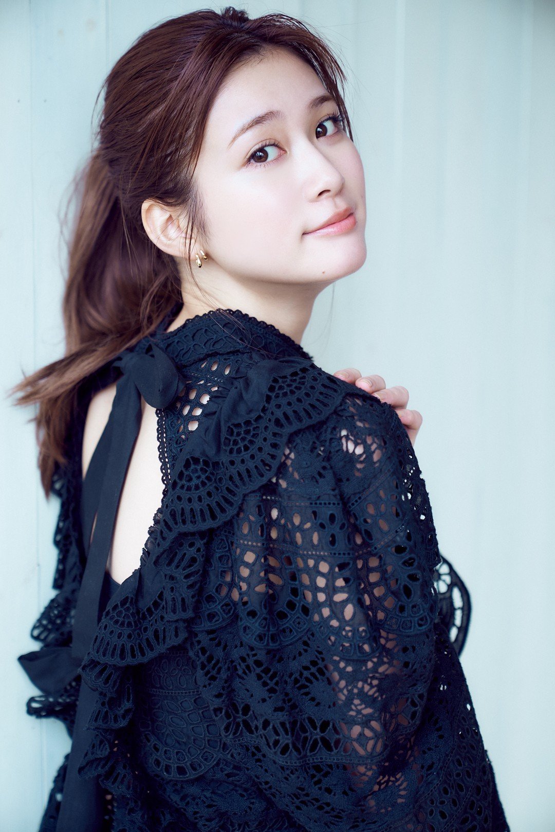 めるる“大人な夏気分”グラビア 黒レースからチラリと肌見せ…「気分が