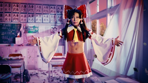 横スクロール型弾幕アクションゲーム『東方アルカディアレコード』TVCM『西川霊夢篇』に出演する西川貴教