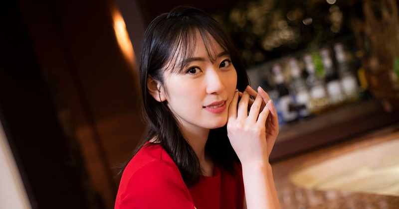 元AKB48松井咲子「写真集」6位 ランジェリー、チャイナ服、バニー