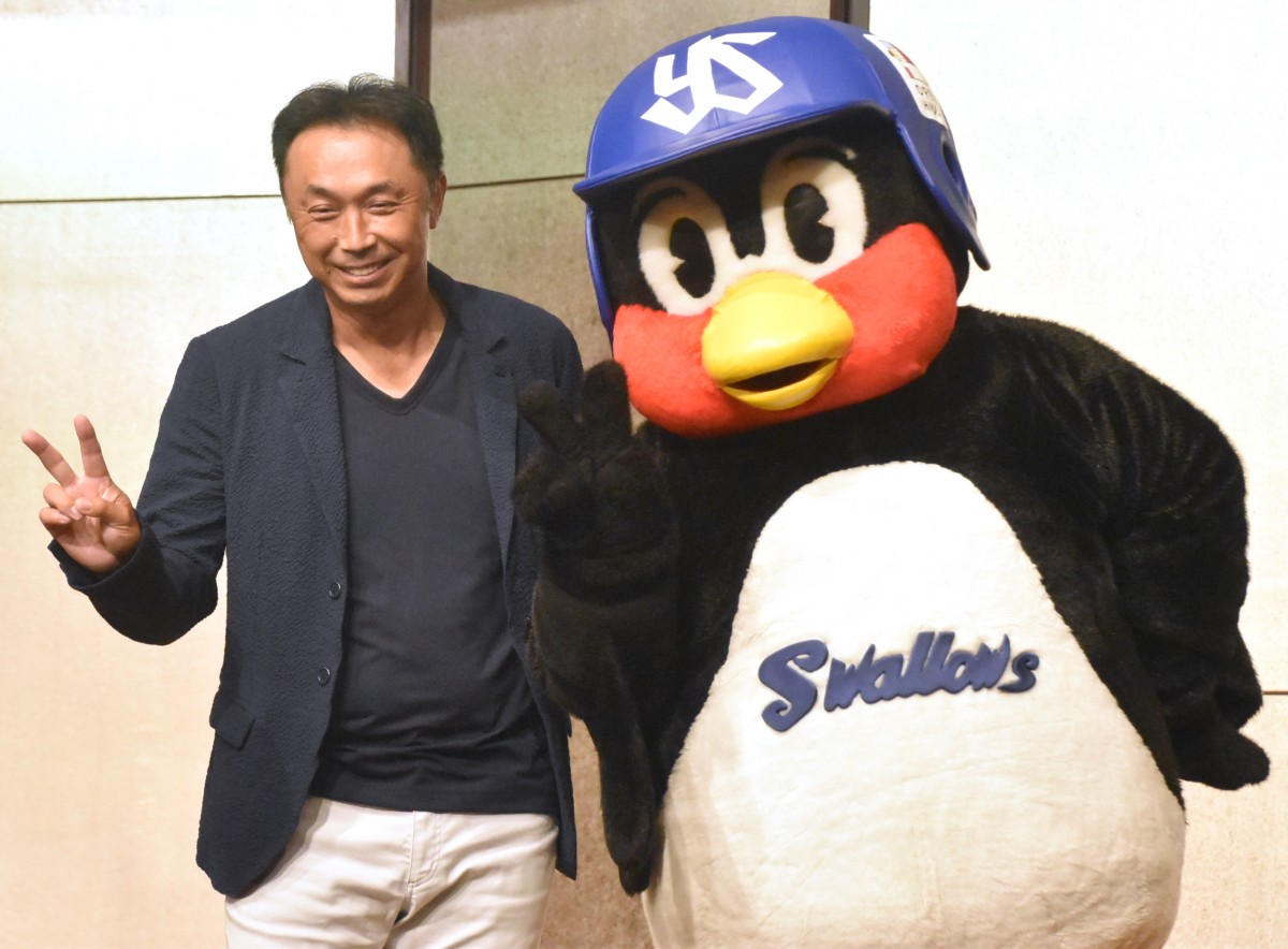 つば九郎、異例の2000試合出場へ ヤクルト愛と笑いあふれる会見に宮本