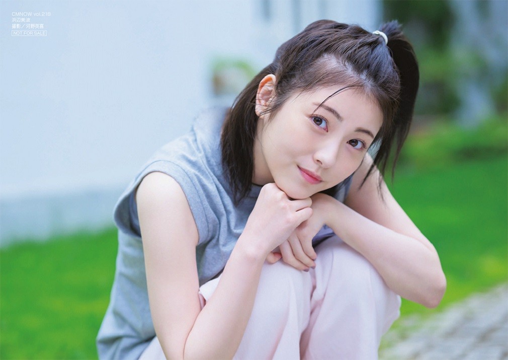 浜辺美波「避暑地に舞い降りた美少女」に 『CMNOW』5度目の表紙