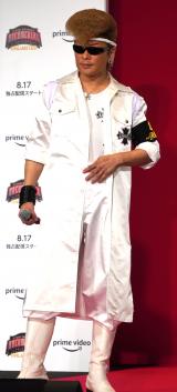 綾小路翔、夏の正装“白の特攻服”で登場 夏に一皮むけた高2の