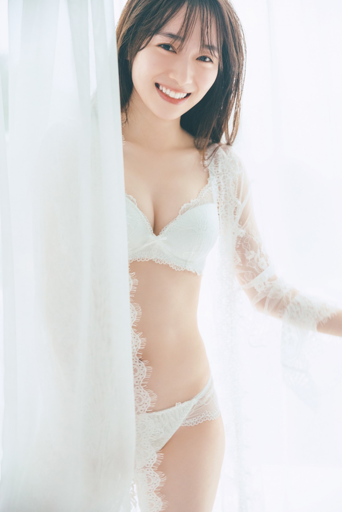 小川麗奈 水着 画像・写真 | 櫻坂46守屋麗奈、真っ白なレースランジェリーで寝ころびカット 特典ポストカード第4弾 2枚目 | ORICON NEWS