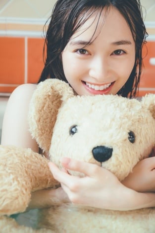 画像・写真 | 櫻坂46守屋麗奈1st写真集、発売前重版で11万部スタート