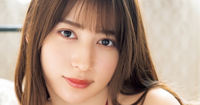美しすぎるラウンドガール”雪平莉左、真っ赤なビキニで放つ大人