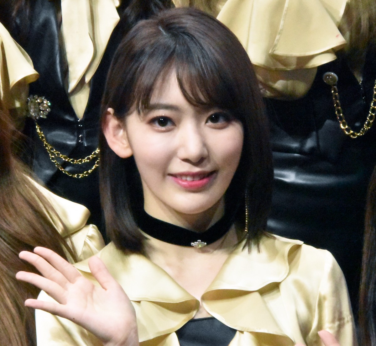 宮脇咲良、“超ミニ”で太ももあらわな大胆美脚「So pretty