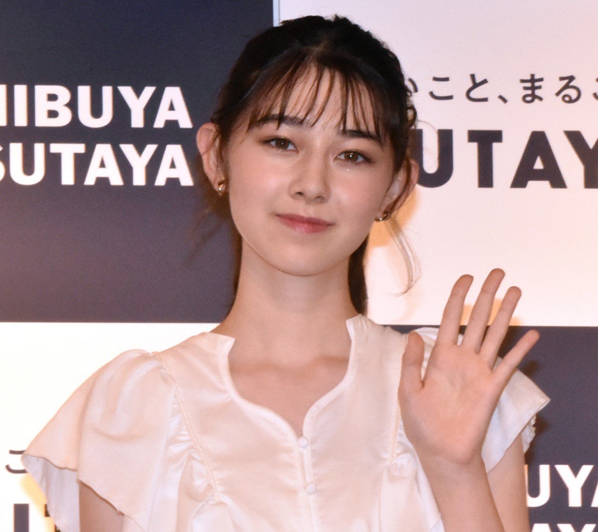 15歳・石川花、1st写真集は等身大の自分を表現「すごく自然体な私が見られると思います」 | ORICON NEWS